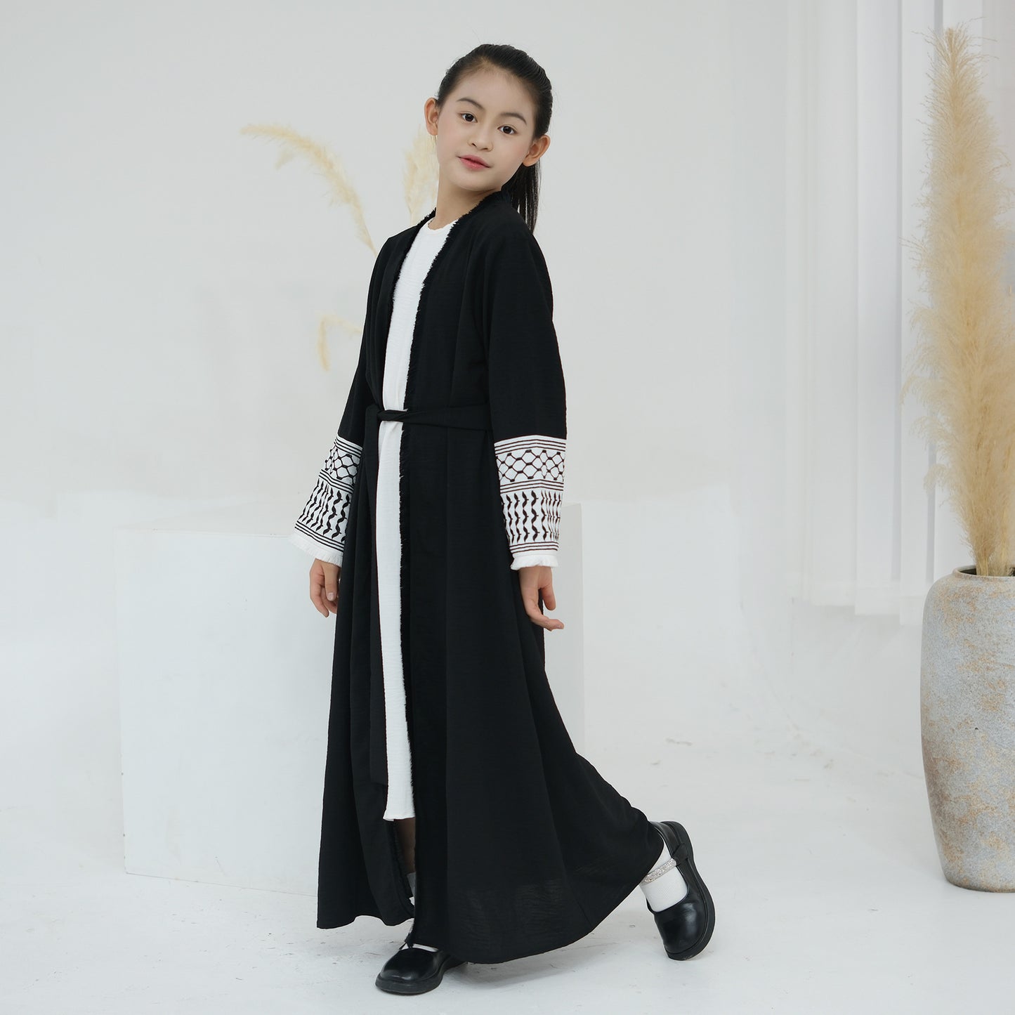 Loriya2024 AliExpress Dubai Middle East Türkiye Dubai exquisite embroidered tassel children's robe abaya