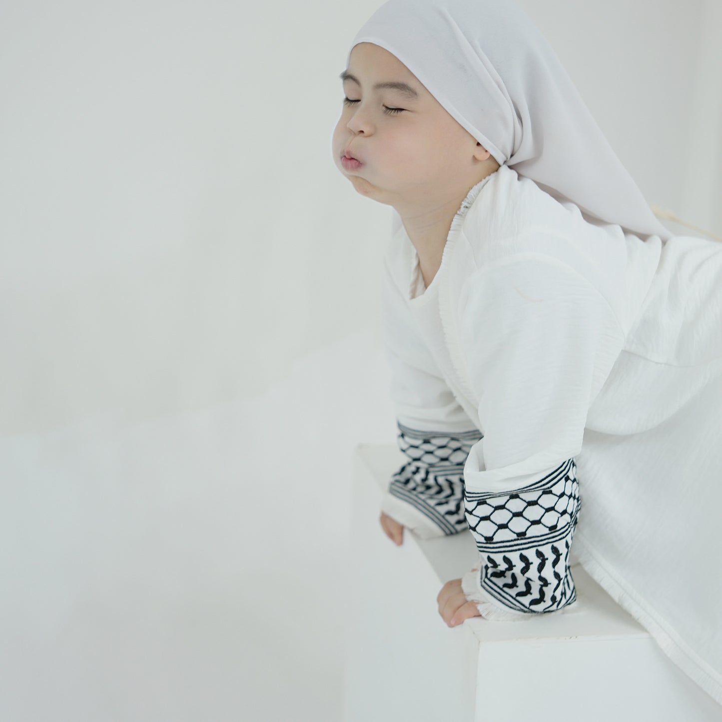 Loriya2024 AliExpress Dubai Middle East Türkiye Dubai exquisite embroidered tassel children's robe abaya